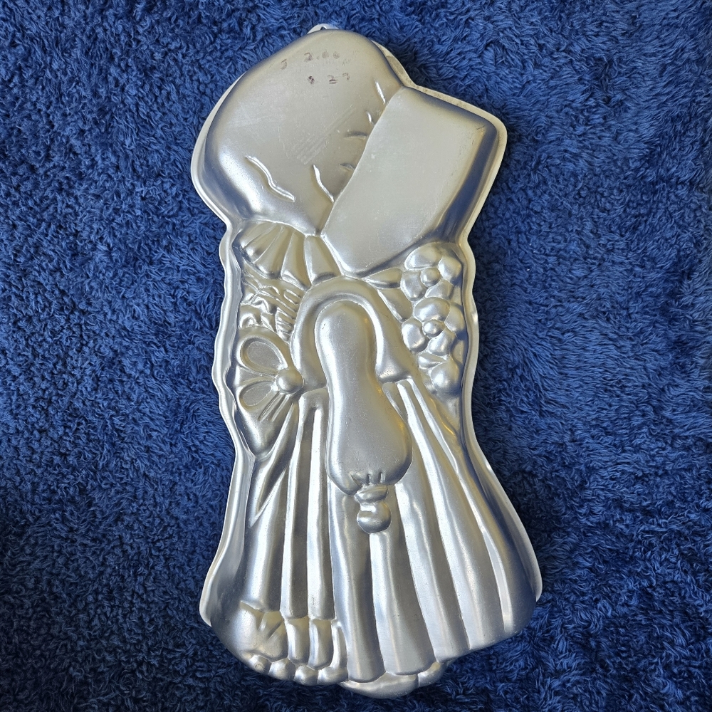 Vintage '75 Holly Hobbie Cake Pan by Wilton